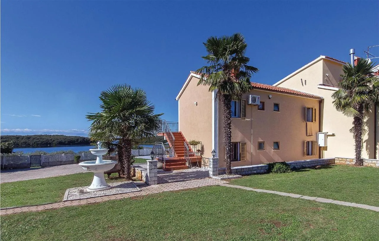 Stunning Apartment In Vrsar With Wifi קרואטיה