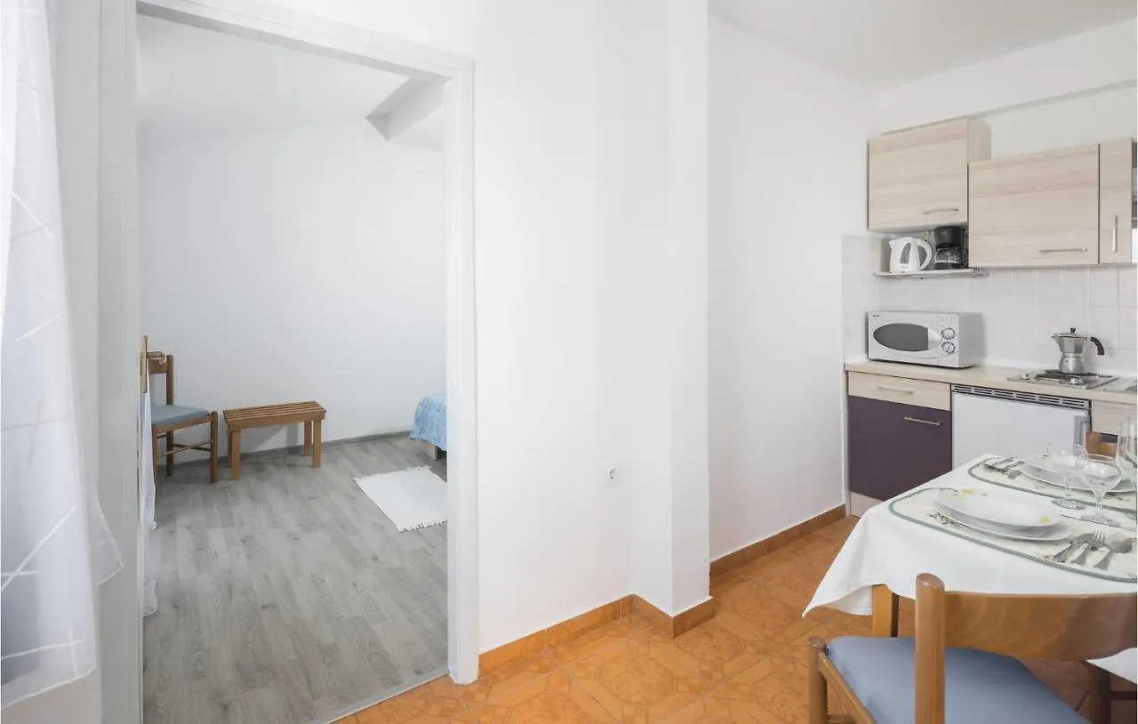 Stunning Apartment In Vrsar With Wifi 0*,